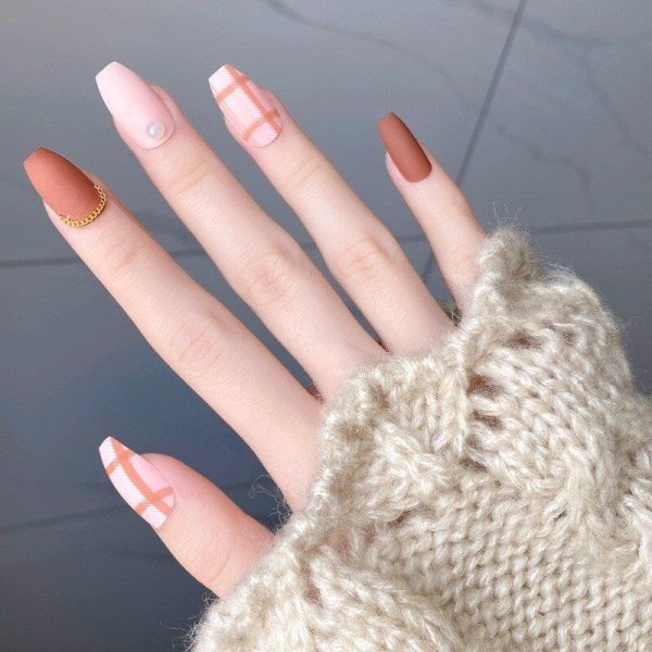 False nails with glue