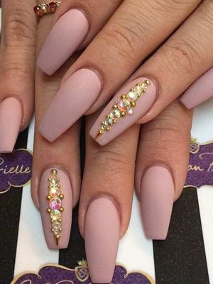 False nails with glue